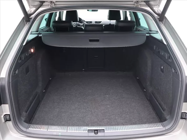 Škoda Superb 2,0 TDI 140kW 4x4 DSG Style CZ - foto 10