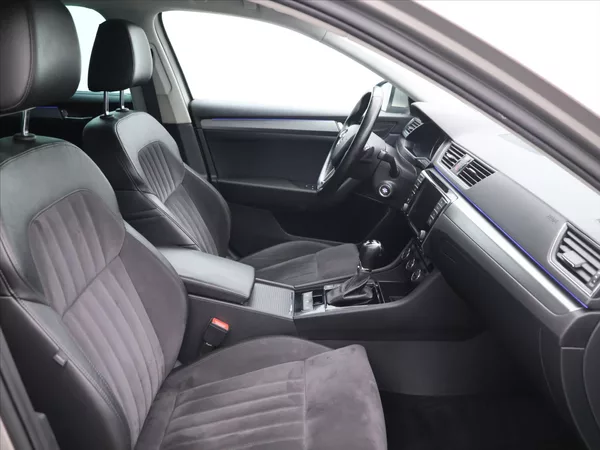 Škoda Superb 2,0 TDI 140kW 4x4 DSG Style CZ - foto 13