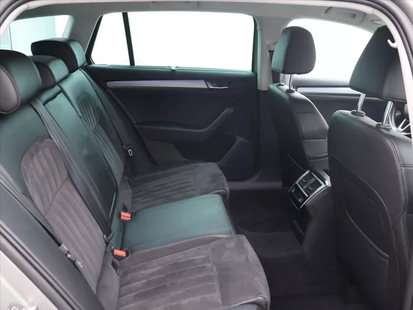 Škoda Superb 2,0 TDI 140kW 4x4 DSG Style CZ - foto 14