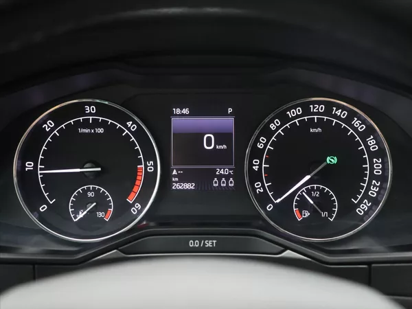 Škoda Superb 2,0 TDI 140kW 4x4 DSG Style CZ - foto 19