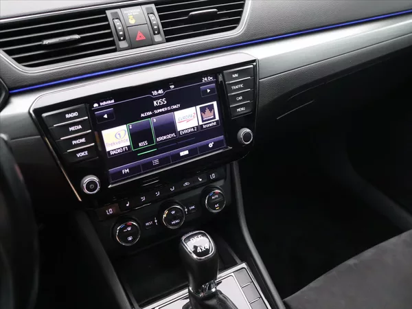 Škoda Superb 2,0 TDI 140kW 4x4 DSG Style CZ - foto 23