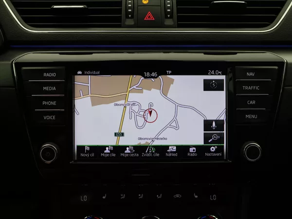 Škoda Superb 2,0 TDI 140kW 4x4 DSG Style CZ - foto 24