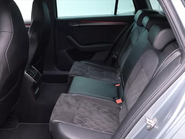 Škoda Superb 2,0 147 kW Sportline DSG DPH - foto 13