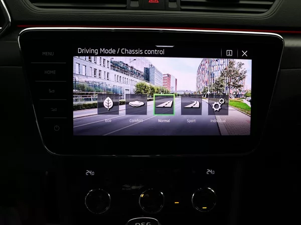 Škoda Superb 2,0 147 kW Sportline DSG DPH - foto 19