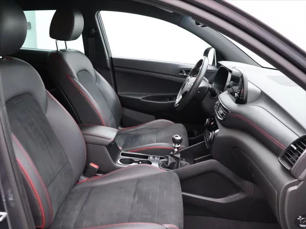 Hyundai Tucson 1,6 T-GDI 130kW 4x4 - foto 11