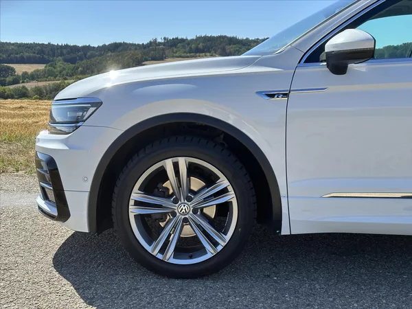 Volkswagen Tiguan 1,4 TSI DSG R-line matrix virt - foto 20
