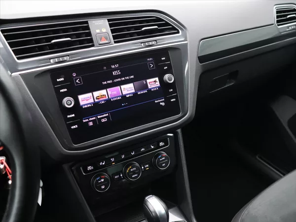 Volkswagen Tiguan 2,0 TDI 110kW DSG R-line DPH - foto 23