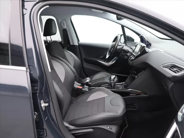 Peugeot 2008 1,2 Puretech 81kW Allure - foto 11