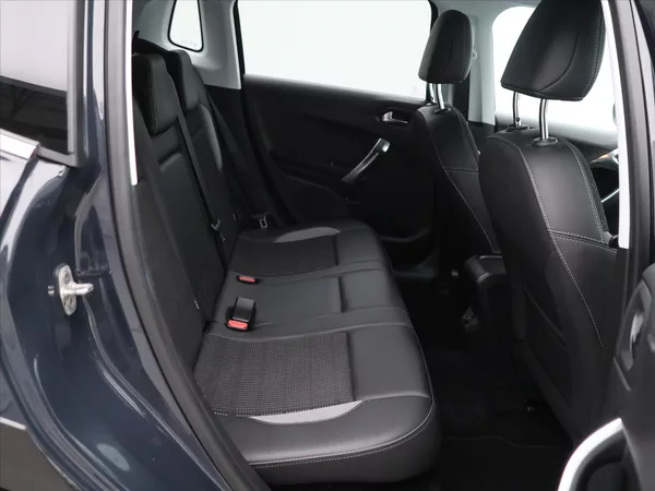 Peugeot 2008 1,2 Puretech 81kW Allure - foto 12