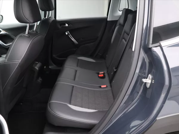 Peugeot 2008 1,2 Puretech 81kW Allure - foto 13