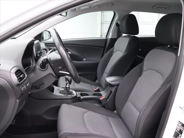 Hyundai i30 1,6 CRDi 81kW Trikolor tažné - foto 11