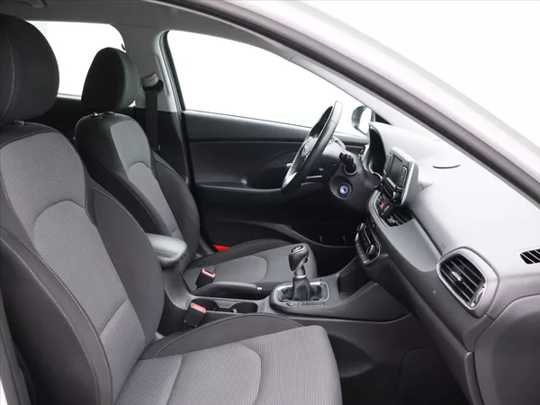 Hyundai i30 1,6 CRDi 81kW Trikolor tažné - foto 12