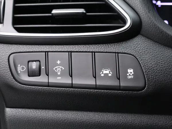 Hyundai i30 1,6 CRDi 81kW Trikolor tažné - foto 16