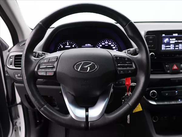 Hyundai i30 1,6 CRDi 81kW Trikolor tažné - foto 17