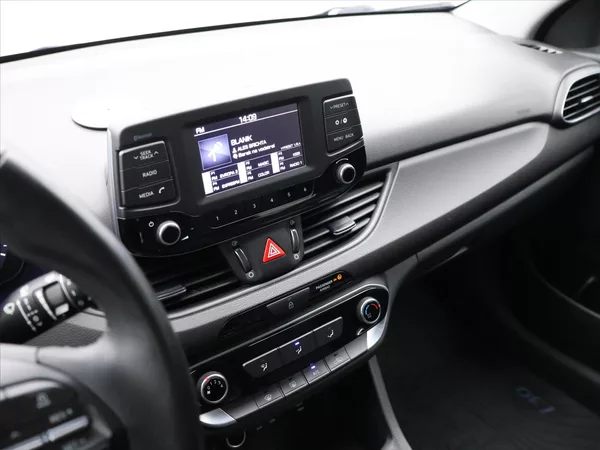 Hyundai i30 1,6 CRDi 81kW Trikolor tažné - foto 21