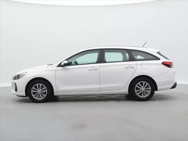 Hyundai i30 1,6 CRDi 81kW Trikolor tažné - foto 4