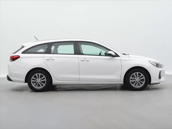 Hyundai i30 1,6 CRDi 81kW Trikolor tažné - foto 8
