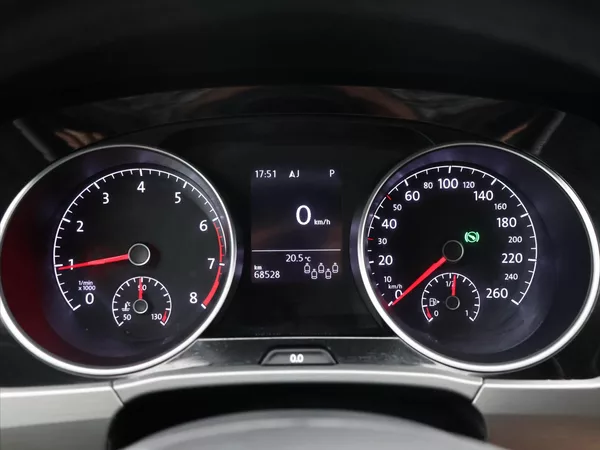 Volkswagen Touran 1,5 TSI EVO 110kW HighLline - foto 19