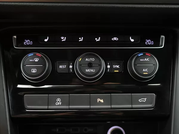 Volkswagen Touran 1,5 TSI EVO 110kW HighLline - foto 24