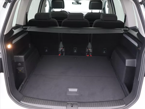 Volkswagen Touran 2,0 TDI DSG R-Line 1.Maj DPH - foto 10