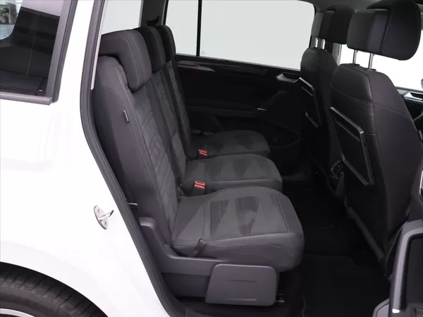 Volkswagen Touran 2,0 TDI DSG R-Line 1.Maj DPH - foto 14