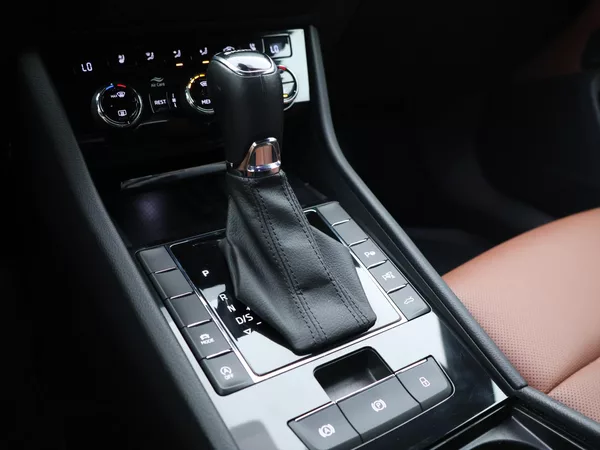 Škoda Superb 2,0 TDI 110kW DSG L&K DPH CZ - foto 23
