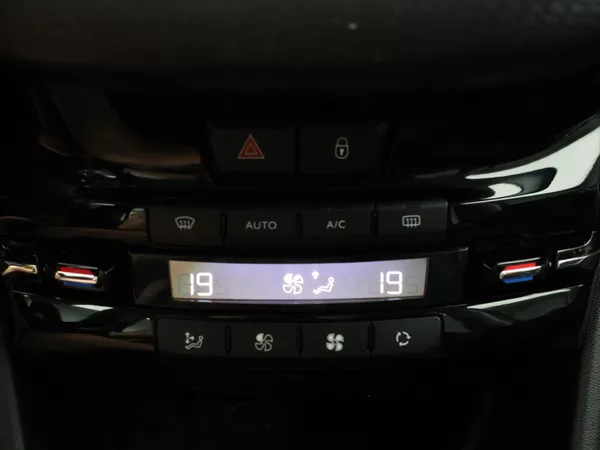 Peugeot 2008 1,2 PureTech 60kW CZ Active - foto 20