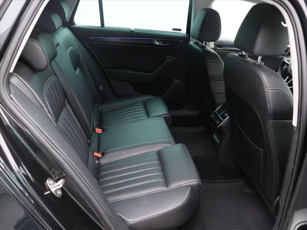Škoda Superb 2,0 TDI 140kW DSG 4x4 L&K DPH - foto 14