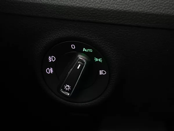 Škoda Superb 2,0 TDI 140kW DSG 4x4 L&K DPH - foto 17