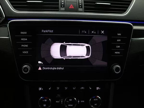 Škoda Superb 2,0 TDI 140kW DSG 4x4 L&K DPH - foto 27