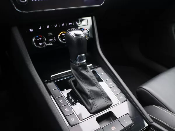 Škoda Superb 2,0 TDI 140kW DSG 4x4 L&K DPH - foto 31