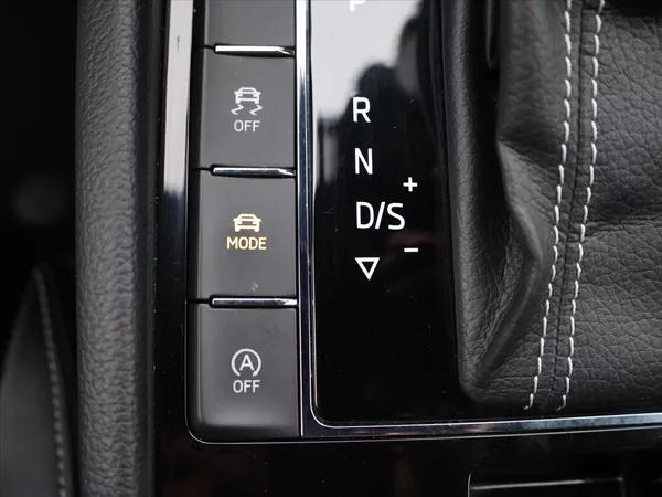 Škoda Superb 2,0 TDI 140kW Sportline Aut.kl - foto 20