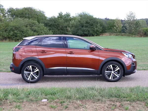 Peugeot 3008 1,5 Blue HDi 96kW Allure CZ