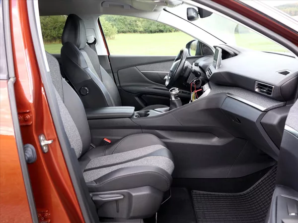 Peugeot 3008 1,5 Blue HDi 96kW Allure CZ - foto 5