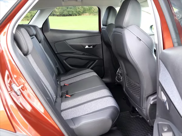 Peugeot 3008 1,5 Blue HDi 96kW Allure CZ - foto 6