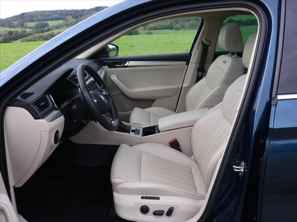 Škoda Superb 2.0 TDI 147kW DSG L&K DPH CZ - foto 11