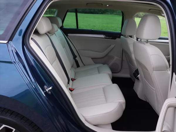 Škoda Superb 2.0 TDI 147kW DSG L&K DPH CZ - foto 13