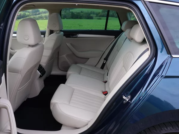 Škoda Superb 2.0 TDI 147kW DSG L&K DPH CZ - foto 14