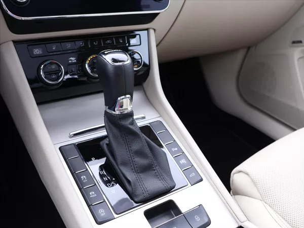 Škoda Superb 2.0 TDI 147kW DSG L&K DPH CZ - foto 20