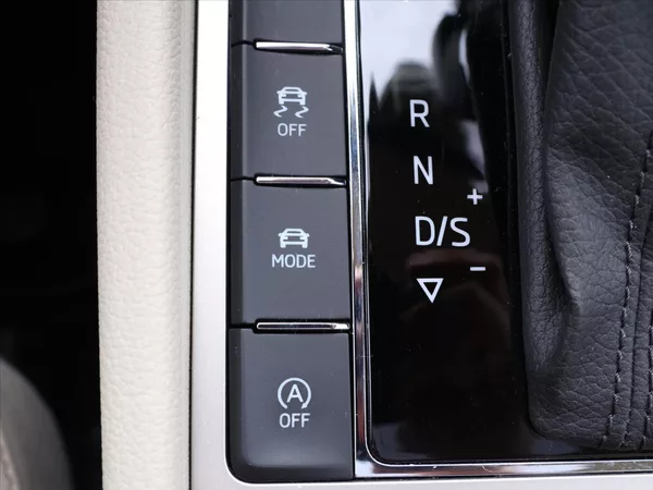 Škoda Superb 2.0 TDI 147kW DSG L&K DPH CZ - foto 21