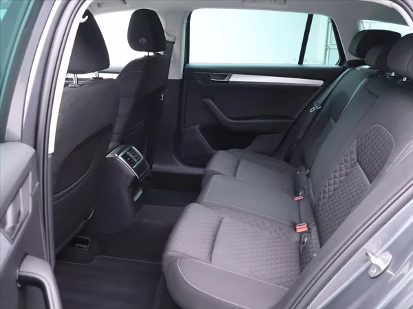 Škoda Superb 2,0 TDI 110kW DSG CZ 1.Maj DPH - foto 13