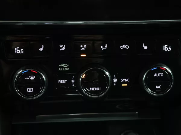 Škoda Superb 2,0 TDI 110kW DSG CZ 1.Maj DPH - foto 23