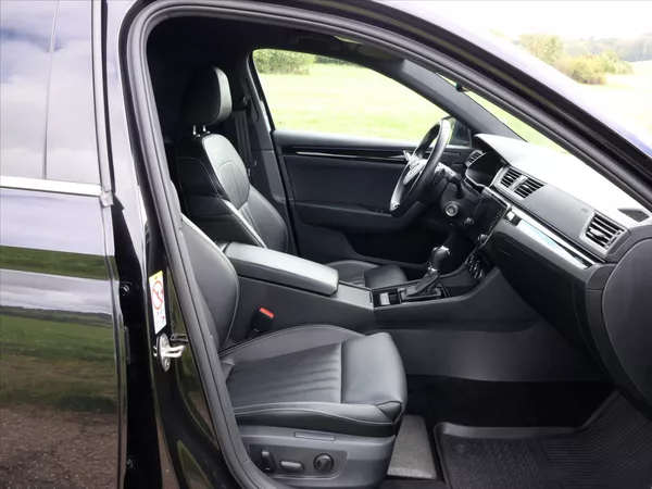 Škoda Superb 2,0 TDI 110kW DSG L&K DPH CZ - foto 10