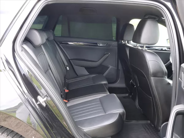 Škoda Superb 2,0 TDI DSG L&K DPH CZ - foto 11