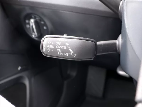 Škoda Superb 2,0 TDI DSG L&K DPH CZ - foto 16