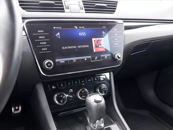 Škoda Superb 2,0 TDI DSG L&K DPH CZ - foto 18