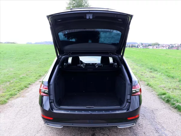 Škoda Superb 2,0 TDI 110kW DSG L&K DPH CZ - foto 9