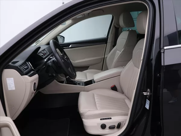 Škoda Superb 2,0 TDI DSG 4x4 CZ Style DPH - foto 11