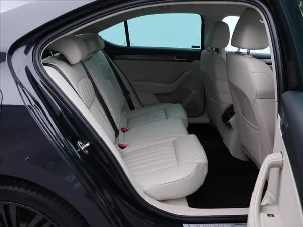 Škoda Superb 2,0 TDI DSG 4x4 CZ Style DPH - foto 13