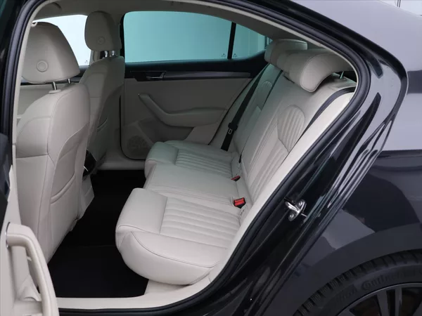 Škoda Superb 2,0 TDI DSG 4x4 CZ Style DPH - foto 14